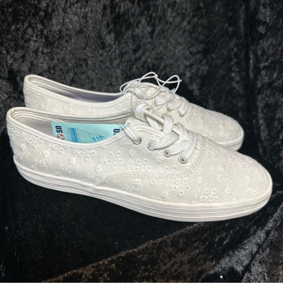 New Us Sports Women’s White Sneakers Size: 7 - Picture 5 of 10